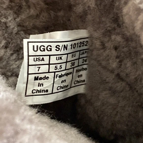 ♥️Ugg gray and black suede and shearling Sz 7 boots. Can be worn up or down - Picture 7 of 9